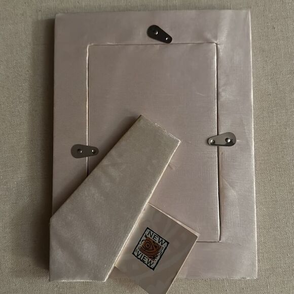 New View handmade embroidered and jewel detailed satin 4x6 picture NWT - Picture 4 of 5